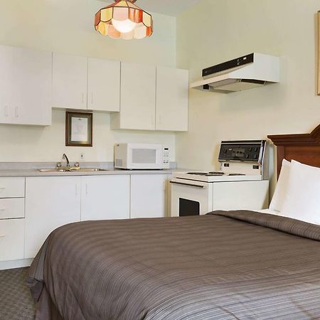 Days Inn By Wyndham Toronto East Beaches 외부 사진