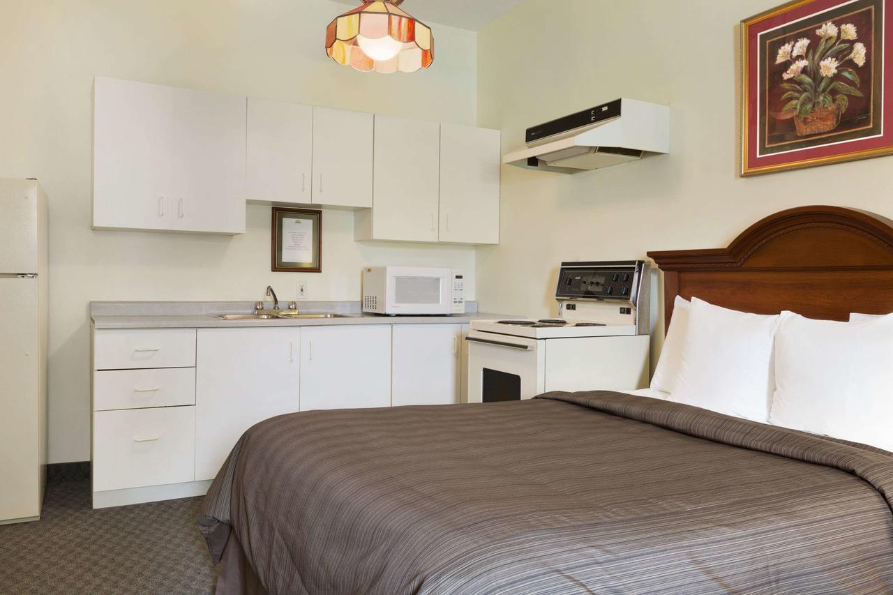 Days Inn By Wyndham Toronto East Beaches 외부 사진
