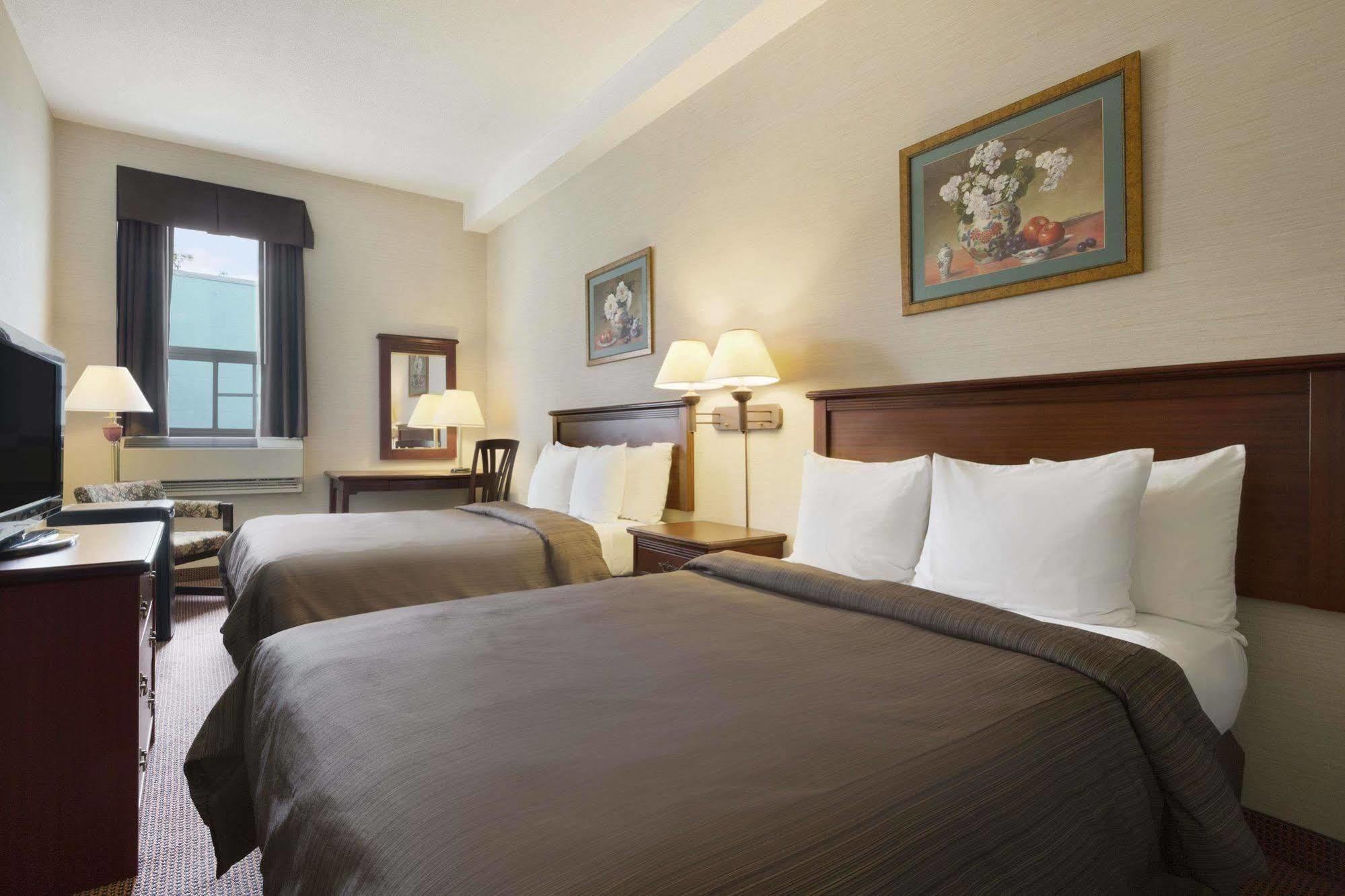 Days Inn By Wyndham Toronto East Beaches 외부 사진