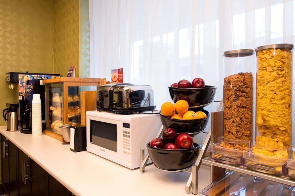 Days Inn By Wyndham Toronto East Beaches 외부 사진
