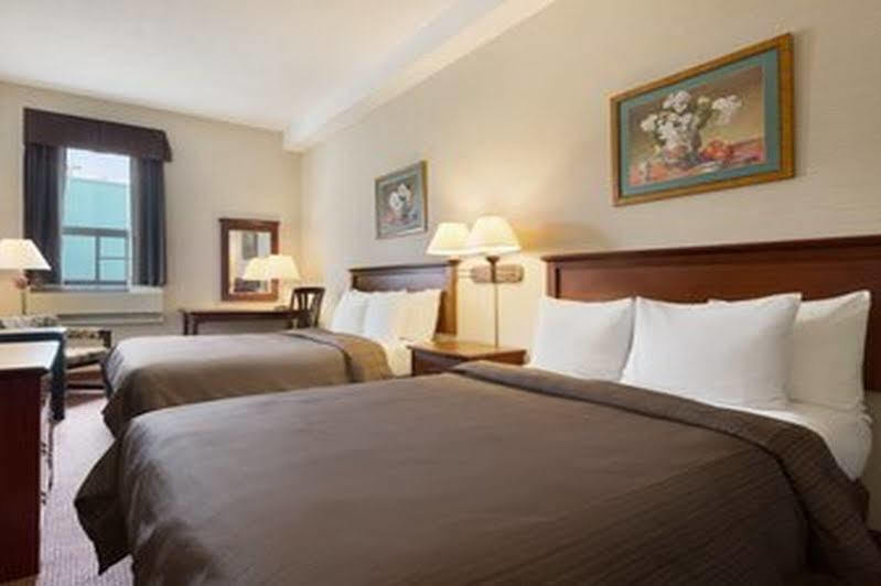 Days Inn By Wyndham Toronto East Beaches 외부 사진